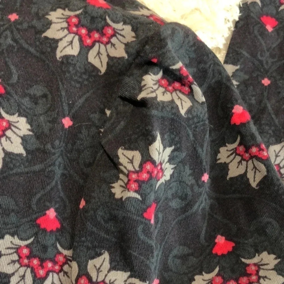 🌸NEW🌸 D & CO. Floral Top - Picture 6 of 7